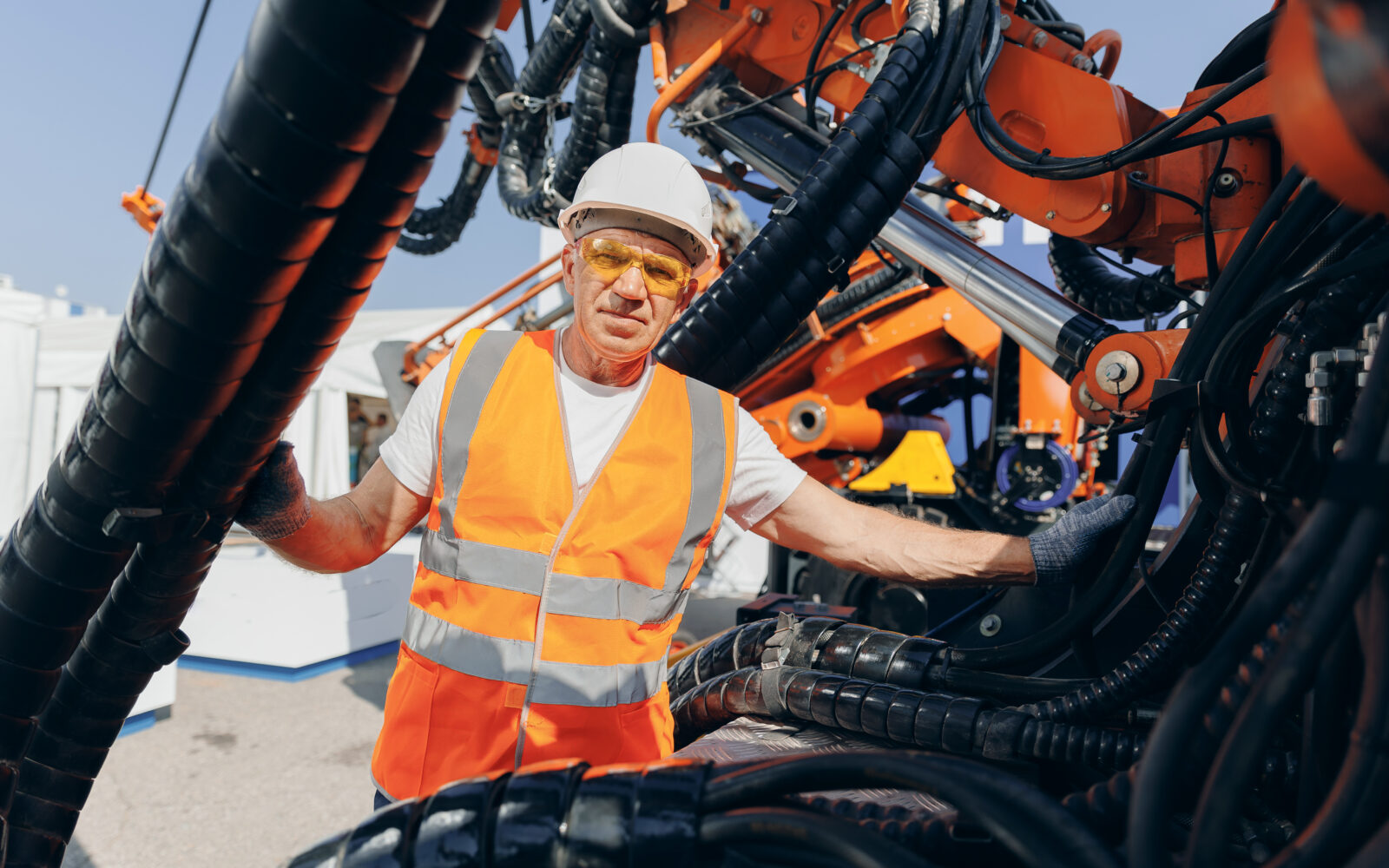 Crafting Precision: A Deep Dive Into Hydraulic Cylinder Manufacturers